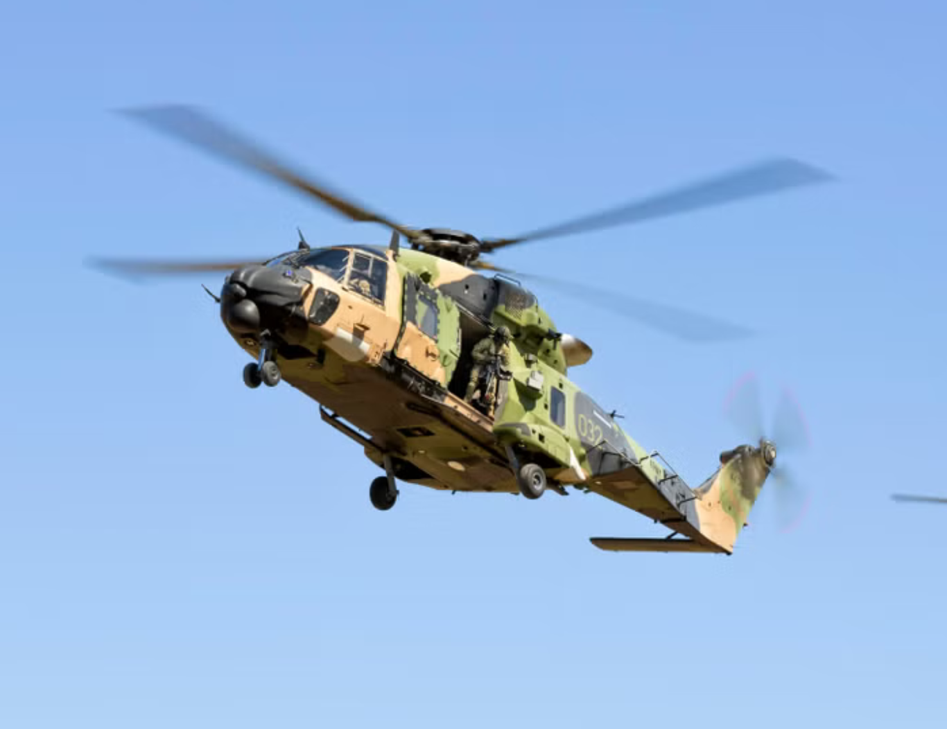 Helikopter terhempas di perairan Queensland, misi mencari anggota tentera Australia diteruskan