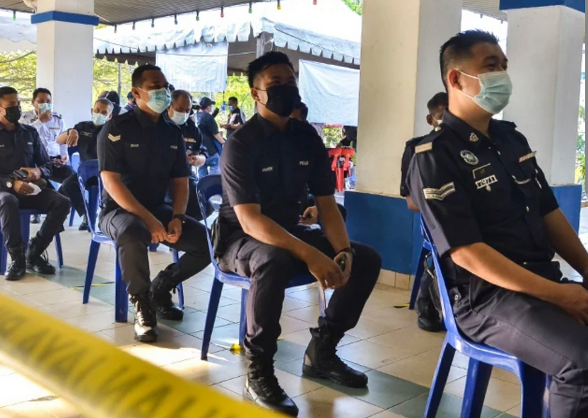 Tentera, polis undi awal hari ini