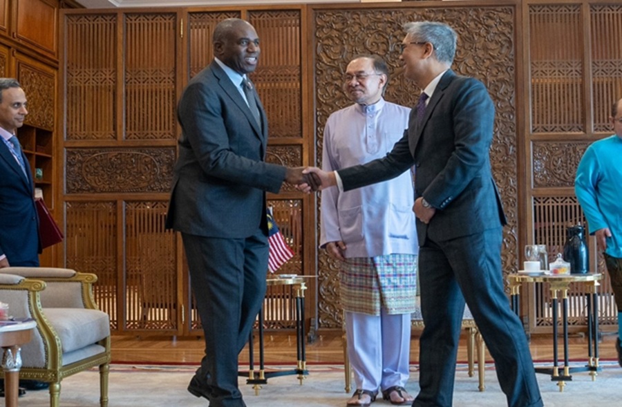 Penyertaan UK dalam CPTPP buka peluang baharu untuk PKS Malaysia, kata Tengku Zafrul