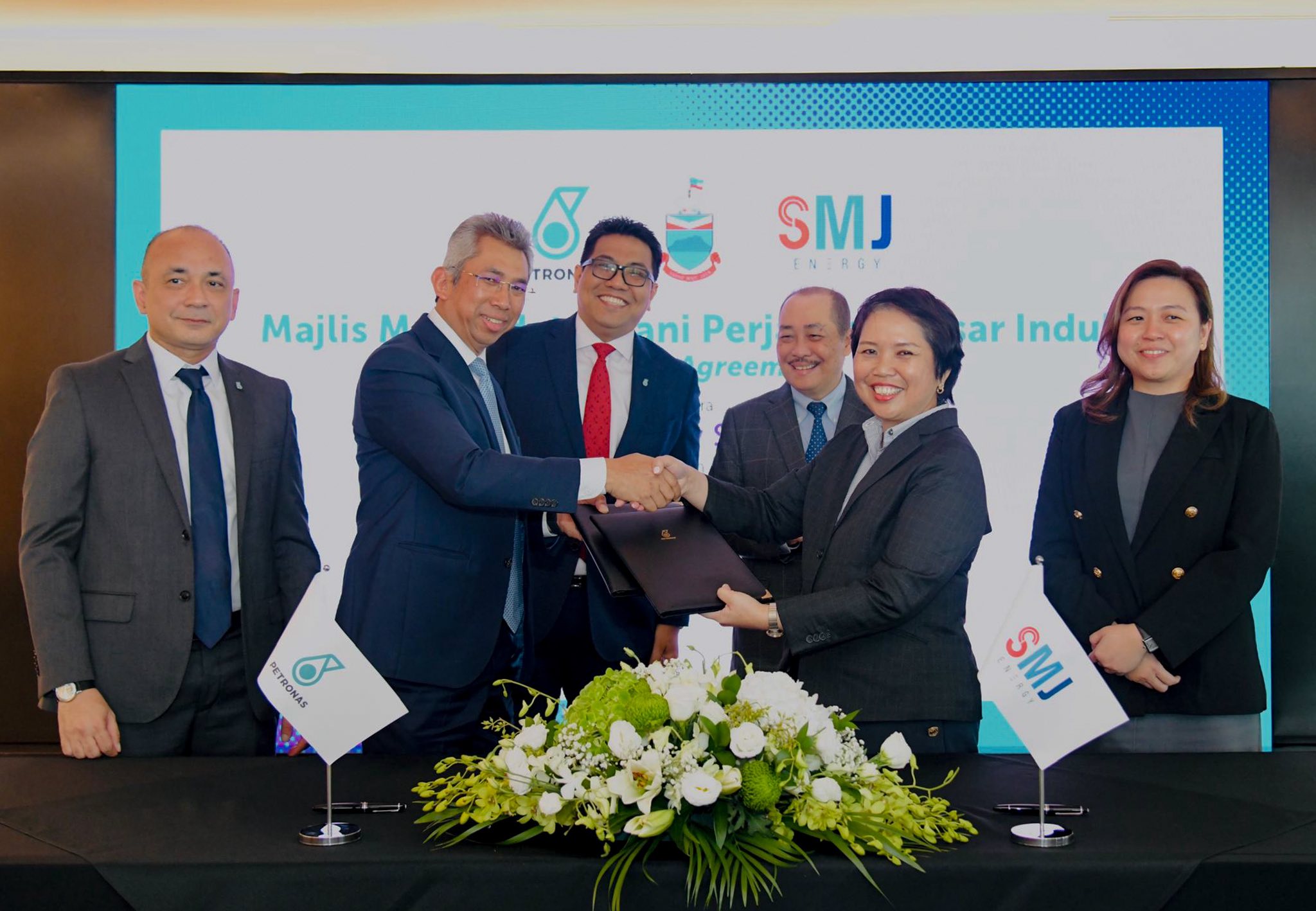 Kerajaan Sabah Meterai Perjanjian Milik 25% Ekuiti dalam Projek LNG US$3.1 bilion Petronas di Sipitang